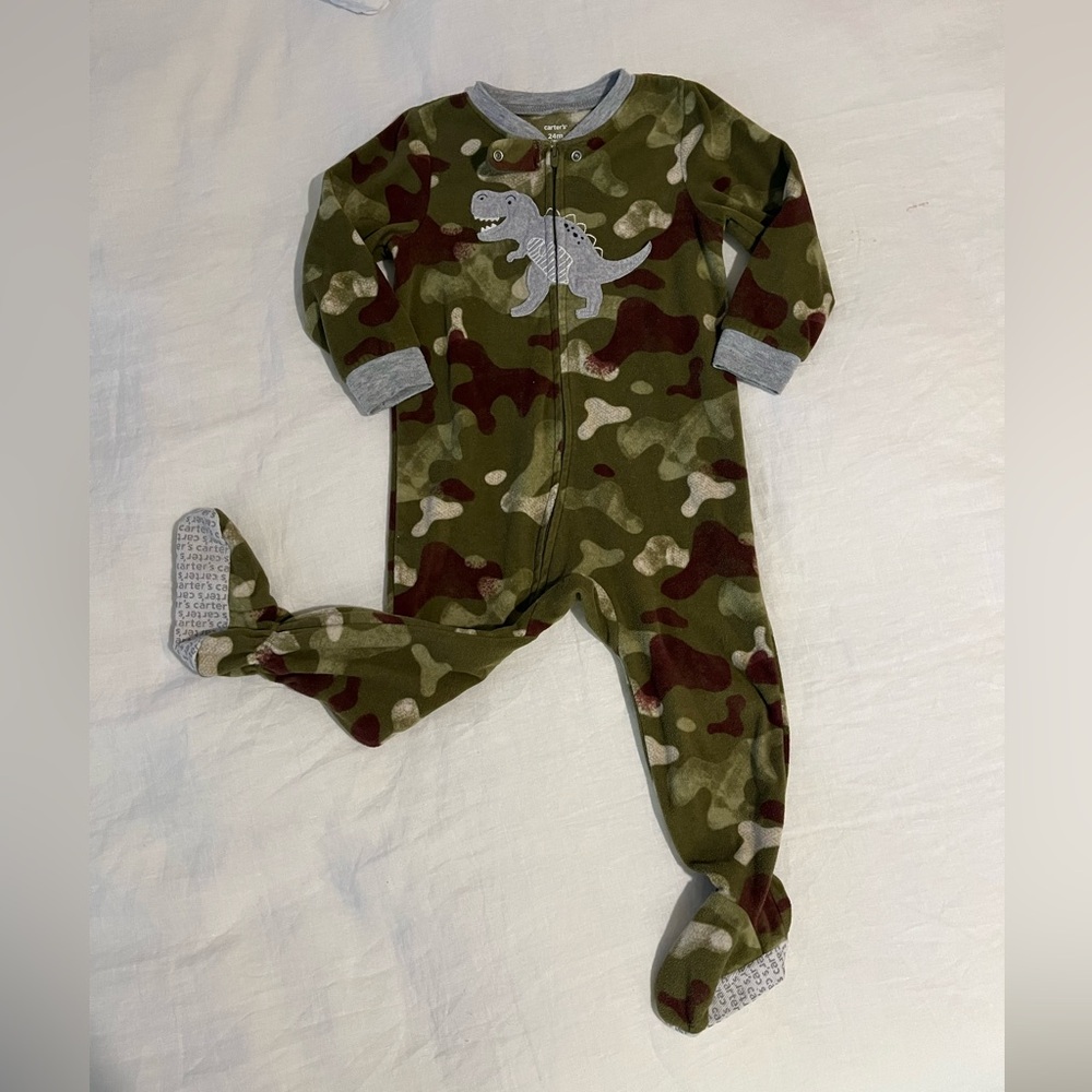 EUC Carter’s Fleece Footed PJs size 24m
